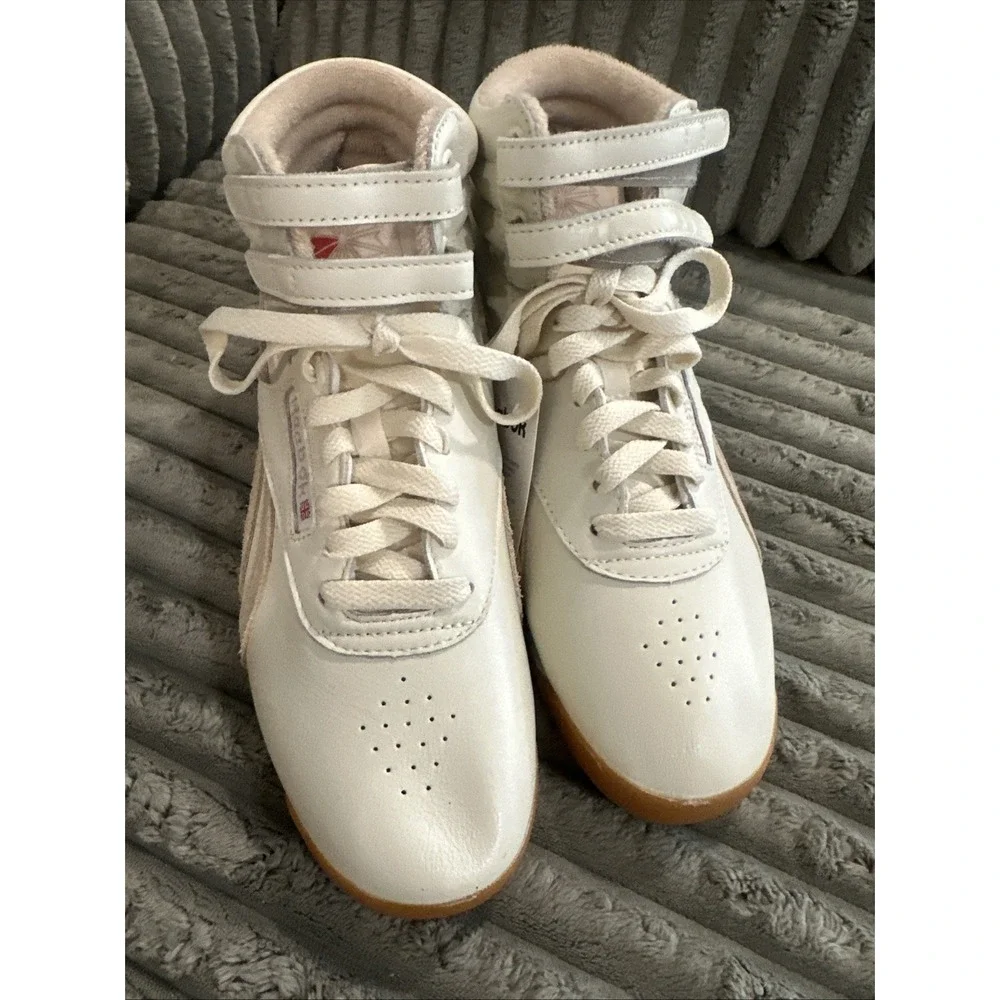 Brand NWT Reebok Freestyle Hi Womens Casual Retro Shoes Sneakers Beige Sz 9.5